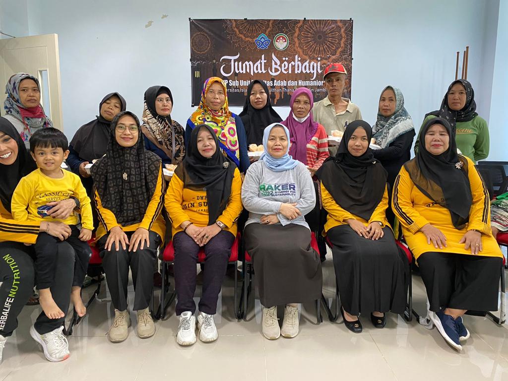 Dharma wanita dan Civitas Akademika Fakultas Adab dan Humaniora melaksanakan Senam Sehat dan Jum’at berbagi.