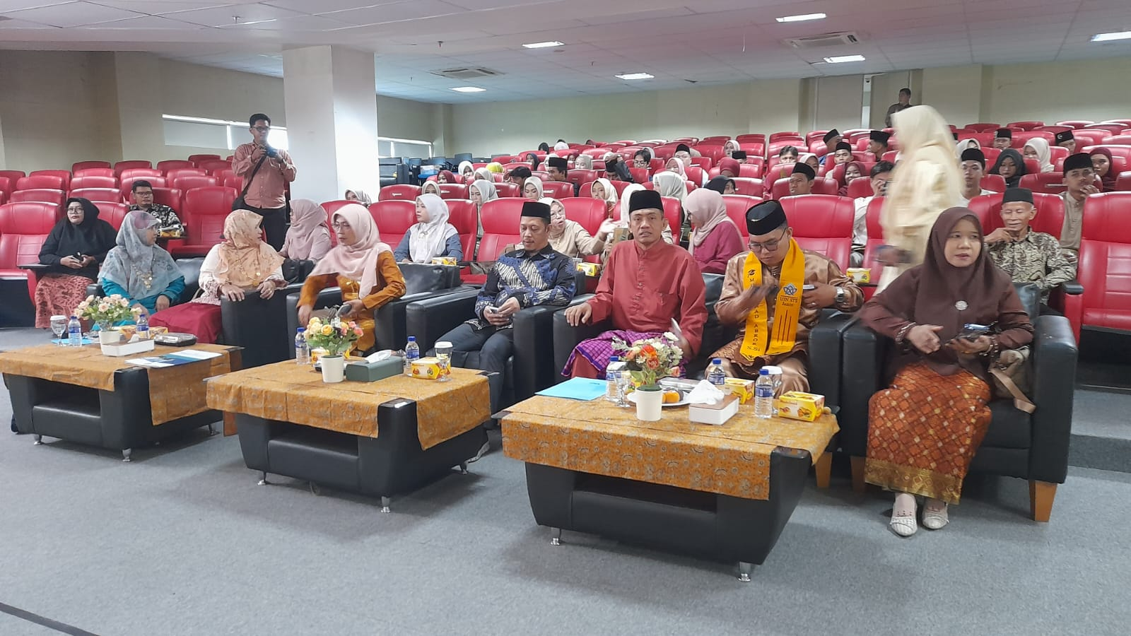 Yudisium Fakultas Adab dan Humaniora ke-XXVII: Dekan Dorong Lulusan Menjawab Tantangan Masa Depan