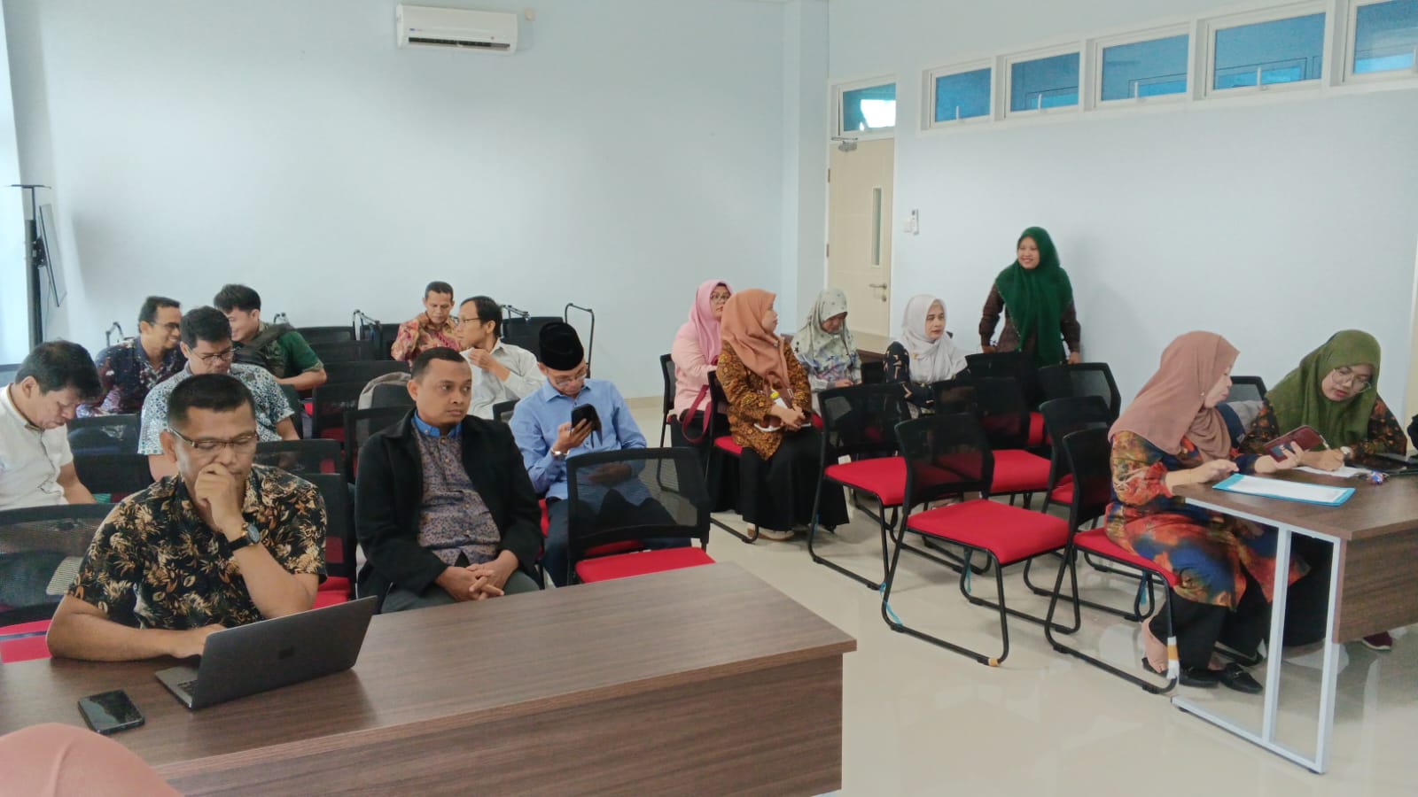 Prodi Sastra Inggris FAH mengadakan kegiatan FGD #1